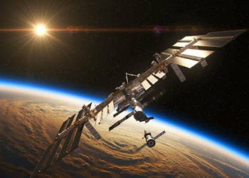 Многоразовый корабль Crew Dragon с коммерческими туристами стартовал к МКС