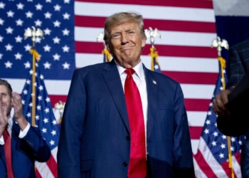 Трамп победил в Южной Каролине, но его единственная соперница Никки Хейли продолжает борьбу