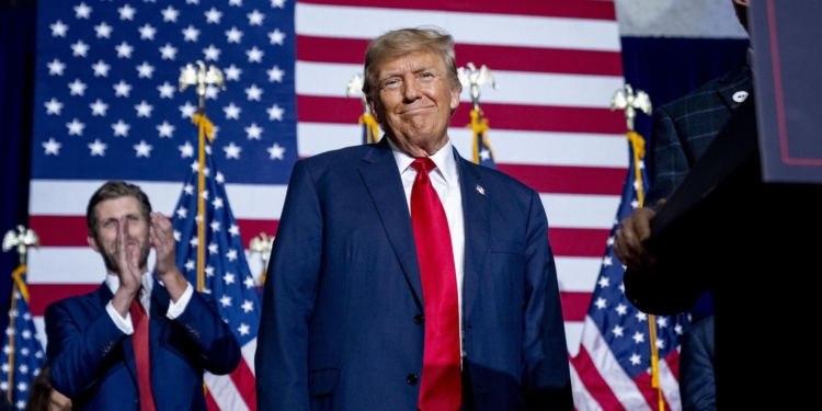 Трамп победил в Южной Каролине, но его единственная соперница Никки Хейли продолжает борьбу