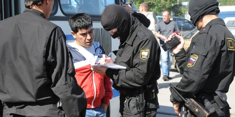 В Подмосковье полиция провела рейды по мигрантам в поисках «новых русских»