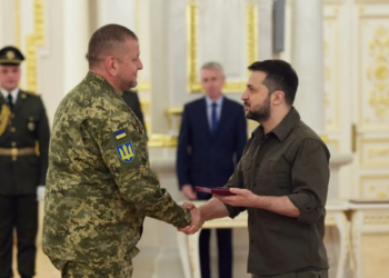 Зеленский присвоил Залужному и Буданову звание героя Украины — указ