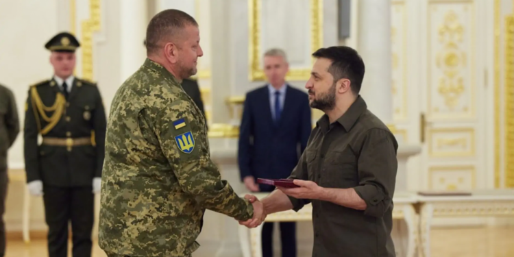 Зеленский присвоил Залужному и Буданову звание героя Украины — указ