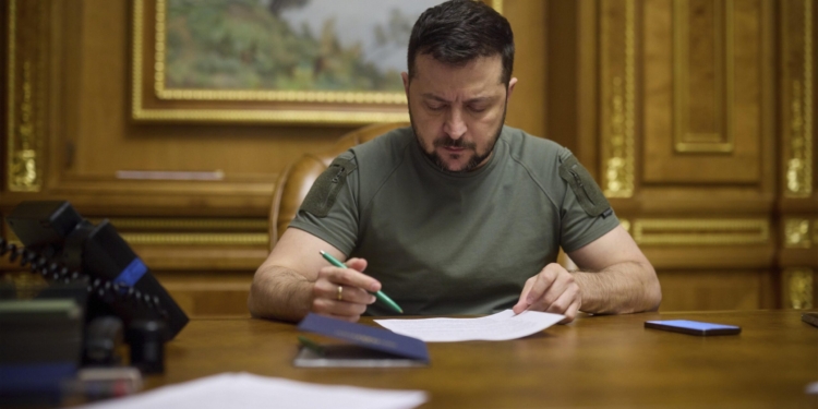 Зеленский подписал закон о демобилизации срочников