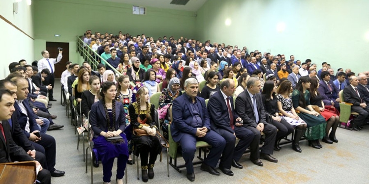 Таджикская диаспора в РФ оказала материальную помощь нуждающимся мигрантам