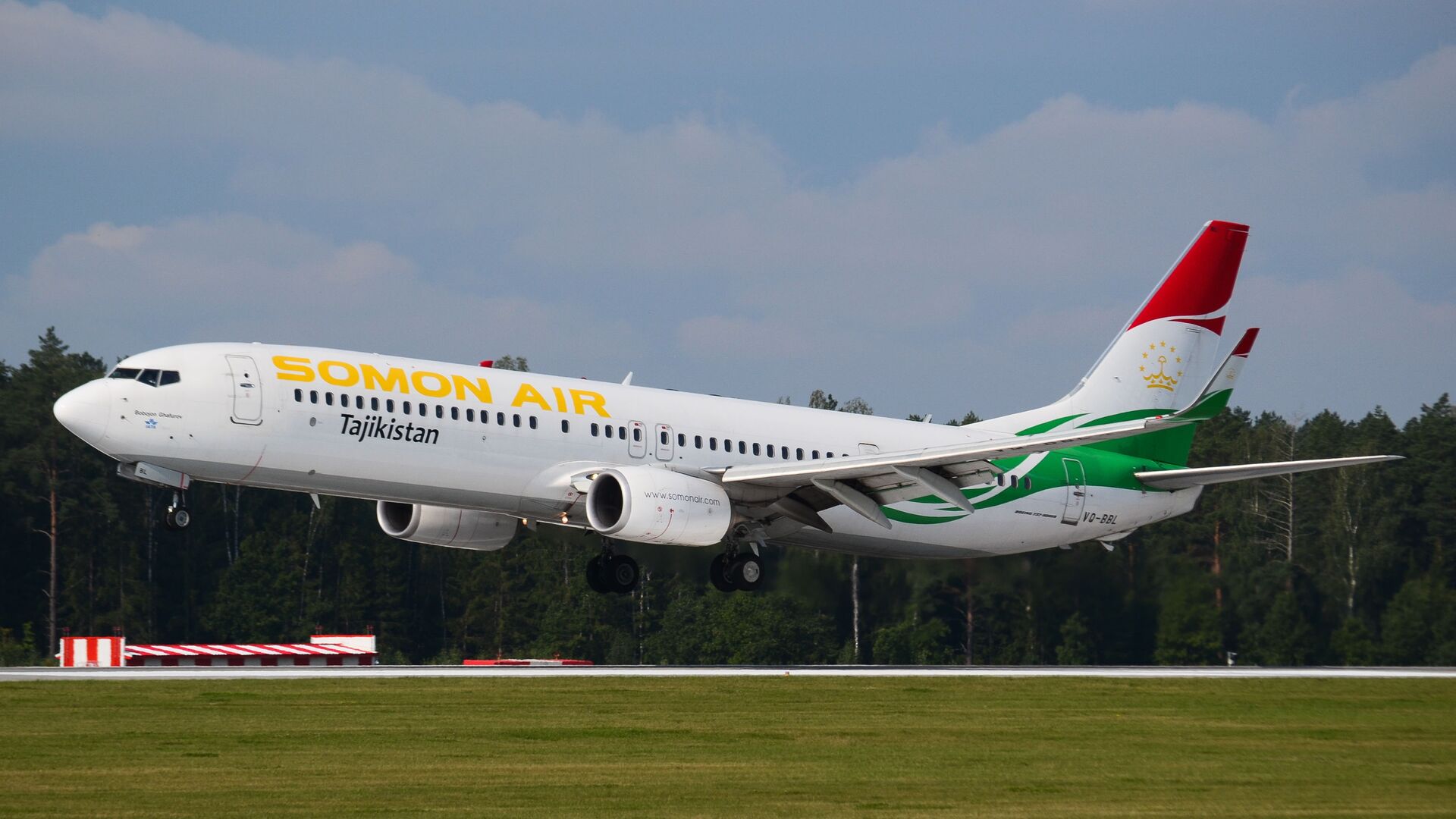 Авиарейсы душанбе. Самолёт таджик эйр боинг 777. Сомон эйр москва душанбе. Самолет somon air из таджикистана. Самолет сомон эйр москва душанбе.