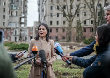 Бербок призвала рассмотреть «все средства» для помощи Киеву
