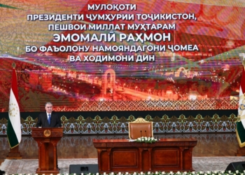 Эмомали Рахмон встретился с представителями общественности и религиозными деятелями