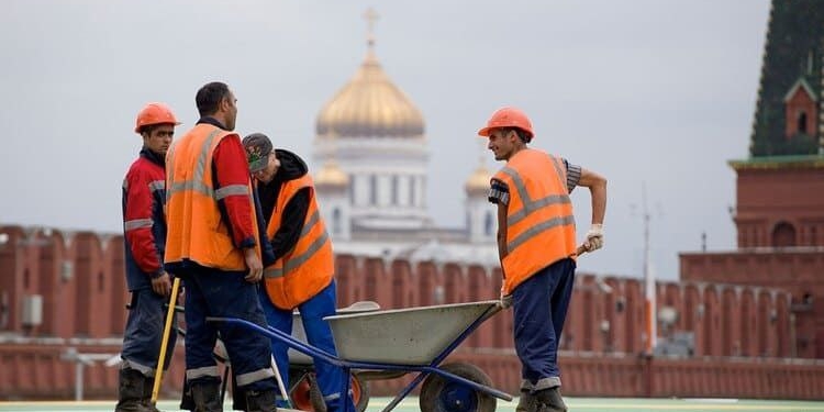 Трудовых мигрантов хотят вписать в «целевой набор»