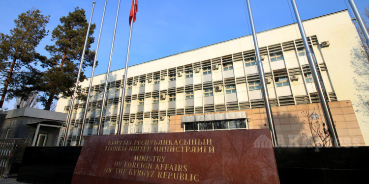 МИД Киргизии рекомендует гражданам воздержаться от поездок в Россию
