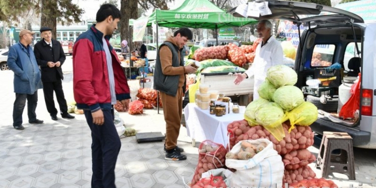В Душанбе в преддверии Навруза проходят ярмарки по продаже сельхозпродукции