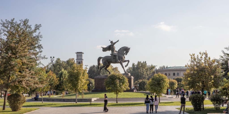 Площадь Амира Темура