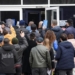 В Екатеринбурге начали раздавать повестки пришедшим в ГИБДД мигрантам
