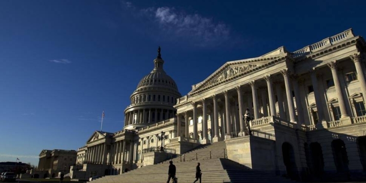 Палата представителей США на процедурном голосовании приняла законопроект о помощи Украине