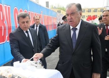 Глава государства в Гулистоне открыл предприятие по производству рыбных консервов
