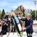 Шавкат Мирзиёев возложил венок к подножию памятника Исмоили Сомони