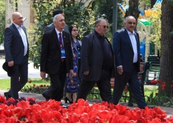 Делегация Узбекистан посетила парки и скверы города Душанбе и Национальный музей