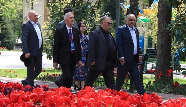 Делегация Узбекистан посетила парки и скверы города Душанбе и Национальный музей