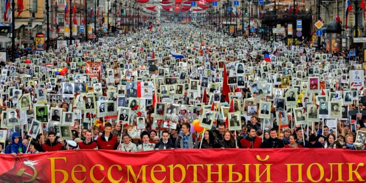 Вместо традиционного шествия «Бессмертного полка» в этом году будет «Галерея памяти»