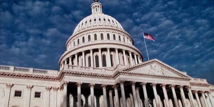 Сенат США проголосовал за выделение помощи Украине