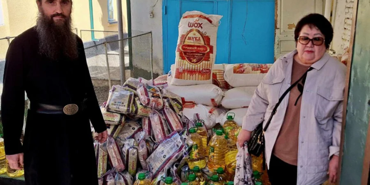 Таджикские предприниматели передали продукты православной церкви в Худжанде