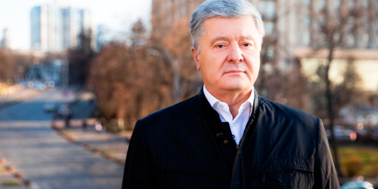 Порошенко вслед за Зеленским объявили в розыск в России
