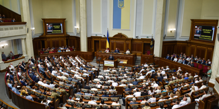 Верховная Рада Украины продлила военное положение и общую мобилизацию на 90 дней