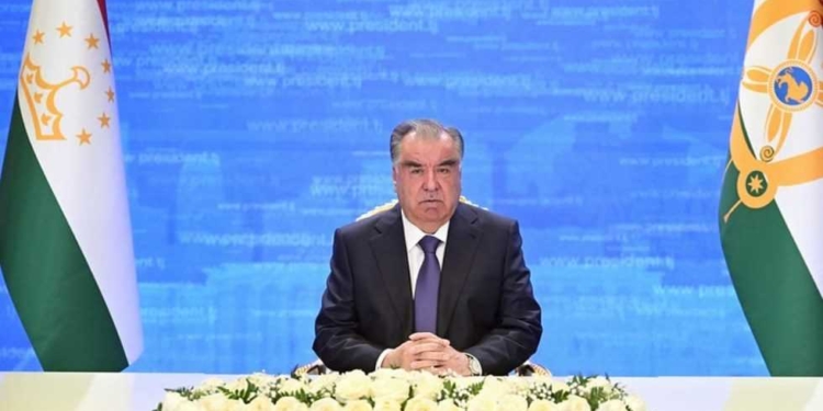 Эмомали Рахмон поздравил таджикистанцев с Днем молодежи