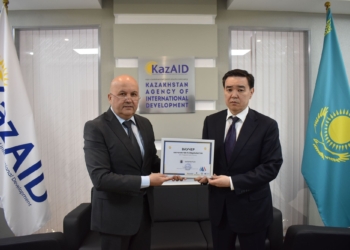 Казахстан передал Таджикистану 100 квот на обучение IT-специалистов