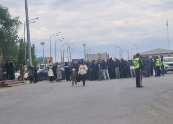 Казахстан: жители пострадавшего от паводка города Кульсары вышли на митинг
