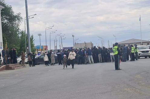 Казахстан: жители пострадавшего от паводка города Кульсары вышли на митинг