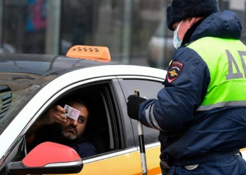 В Курской области мигрантам запретили работать в такси
