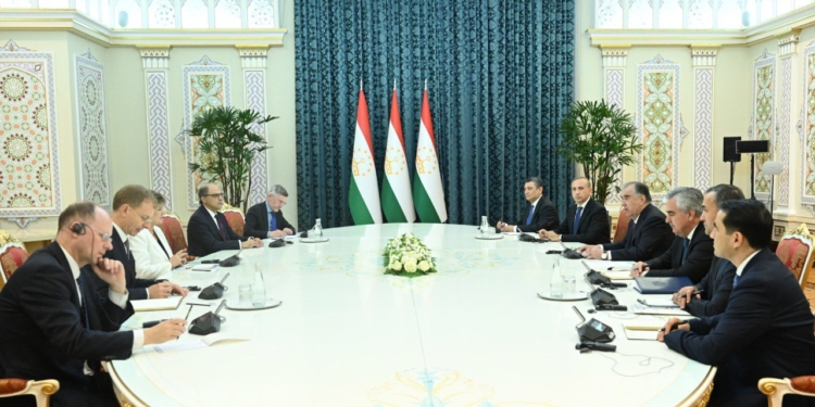 Эмомали Рахмон провел встречу с Директором-распорядителем Международного валютного фонда