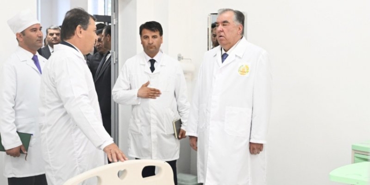 Эмомали Рахмон в Дангаринском районе сдал в эксплуатацию многопрофильный центр здоровья