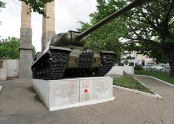 В Таджикистане российские военные отреставрировали танки времен ВОВ