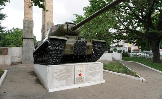 В Таджикистане российские военные отреставрировали танки времен ВОВ