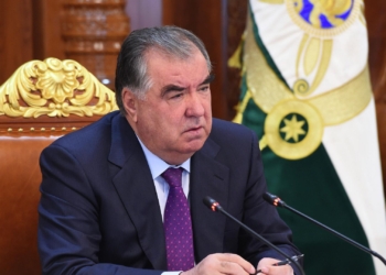 Эмомали Рахмон уволил судью за «поступок, порочащий честь»