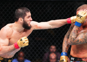 Ислам Махачев победил Дастина Порье и защитил титул чемпиона UFC
