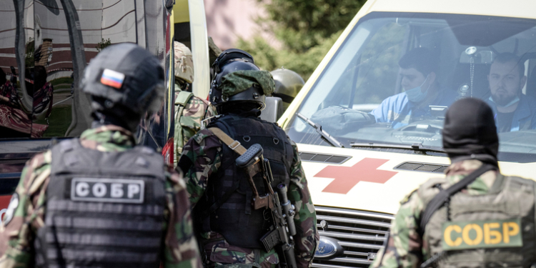 Нападения в Махачкале и Дербенте: по меньшей мере 17 погибших, нападавшие убиты