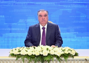Эмомали Рахмон поздравил таджикистанцев с Иди Курбон