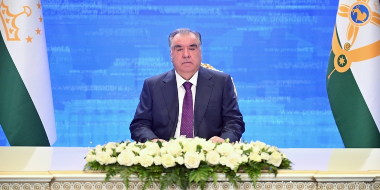 Эмомали Рахмон поздравил таджикистанцев с Иди Курбон