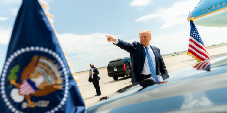 Республиканская партия официально выдвинула Дональда Трампа кандидатом в президенты США