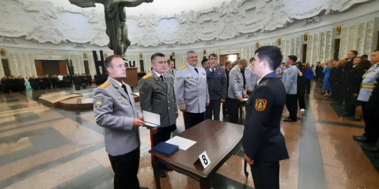 Представителям МВД Таджикистана вручены дипломы Академии управления МВД РФ