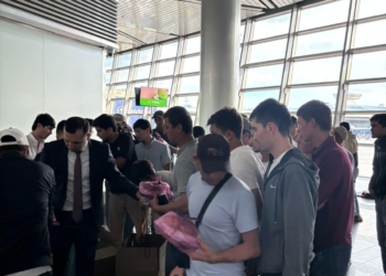 Таджикские дипломаты оказали помощь своим гражданам в аэропорту Внуково