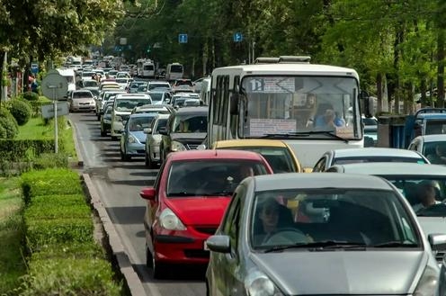 Мэрия Бишкека намерена пересадить иногородних водителей на общественный транспорт