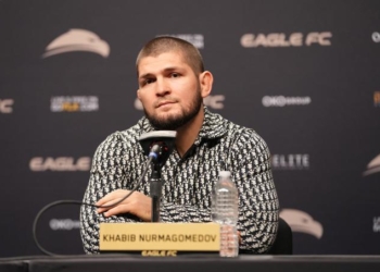 У экс-чемпиона UFC Нурмагомедова арестовала счета за долг в 309 млн рублей