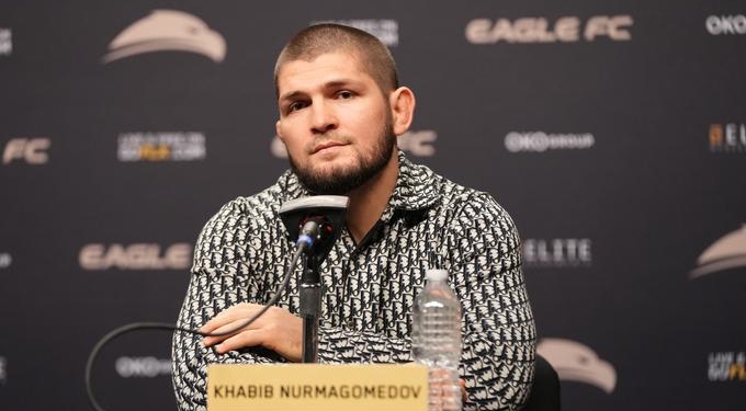 У экс-чемпиона UFC Нурмагомедова арестовала счета за долг в 309 млн рублей
