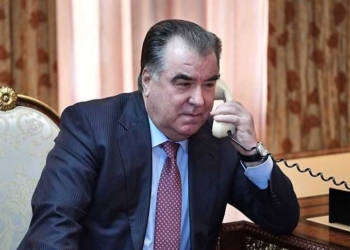 Эмомали Рахмон провёл телефонный разговор с председателями ряда городов и районов страны
