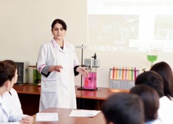 В Таджикистане остро ощущается дефицит школьных учителей