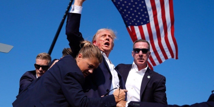На Дональда Трампа совершено покушение, он ранен в ухо