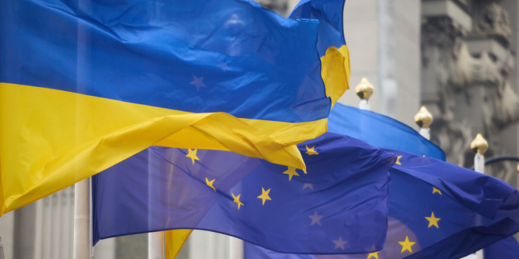 ЕС выделил Украине первый транш программы экономической помощи на 50 млрд евро